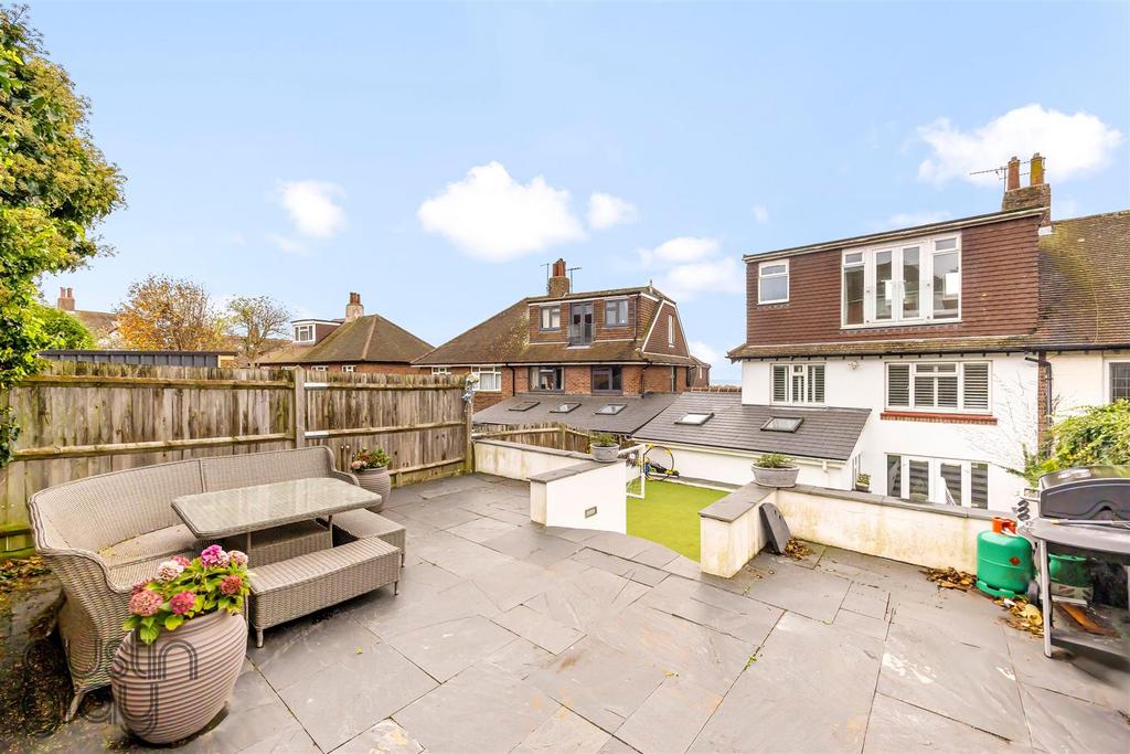 Sandringham Close, 13-019.JPG