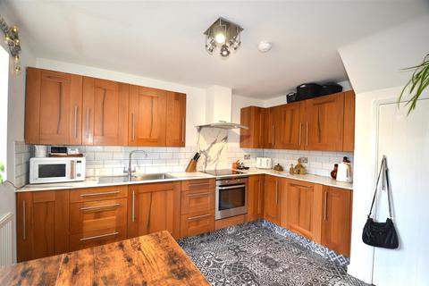 12 Brompton Crescent, Aylesbury, HP19 9JX