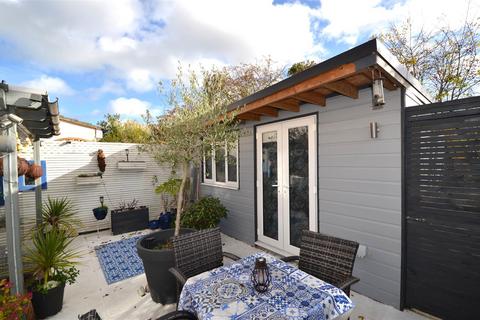 12 Brompton Crescent, Aylesbury, HP19 9JX