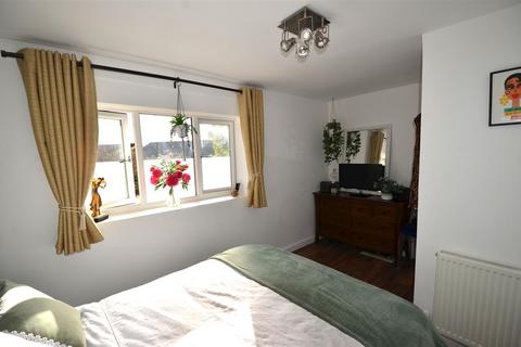 12 Brompton Crescent, Aylesbury, HP19 9JX