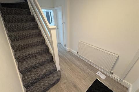 3 bedroom semi-detached house to rent, Griffin Street, Salford