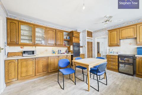3 bedroom detached bungalow for sale, Clifton Drive North, Lytham St. Annes, FY8