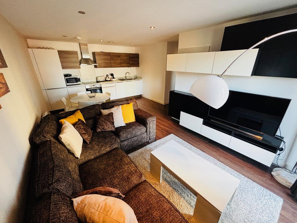 Beautifully presented 2 bedroom apartment