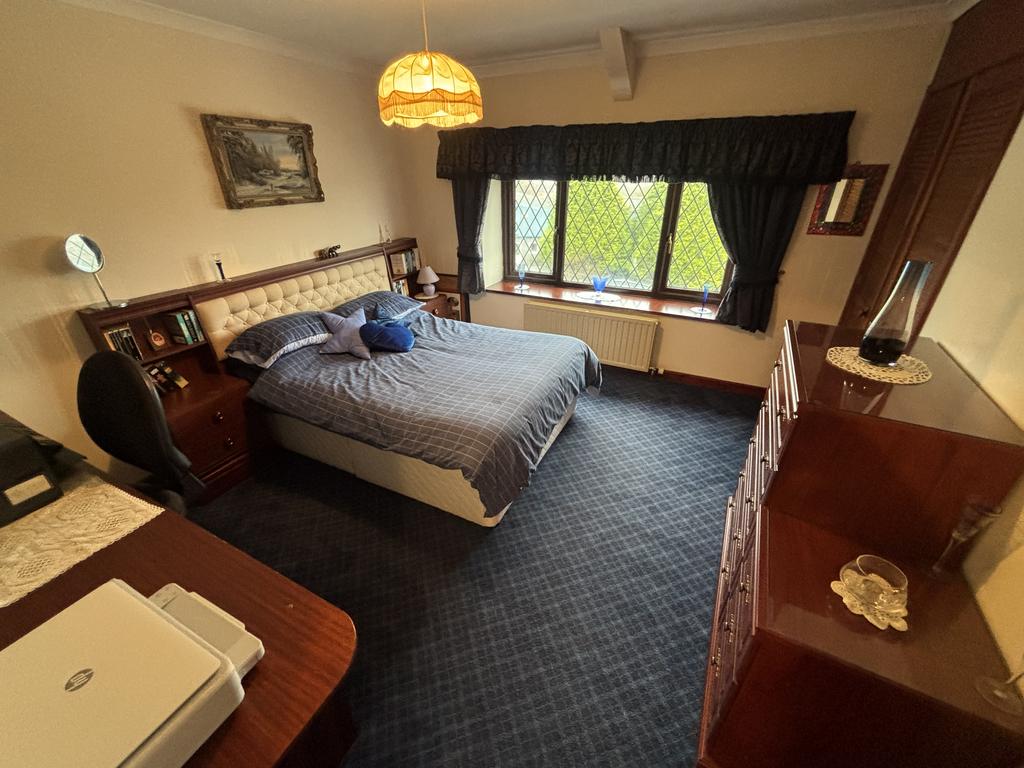 Front bedroom 3