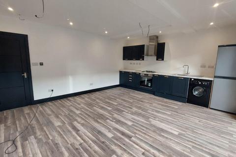 Studio to rent, Fairview Gardens, Essex IG8