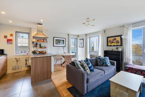2 bedroom flat to rent, Warwick Apartments, 132 Cable Street, London, E1