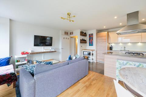 2 bedroom flat to rent, Warwick Apartments, 132 Cable Street, London, E1