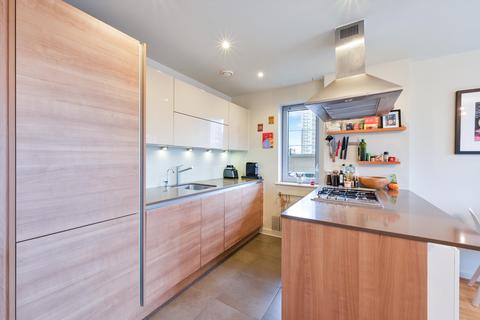 2 bedroom flat to rent, Warwick Apartments, 132 Cable Street, London, E1