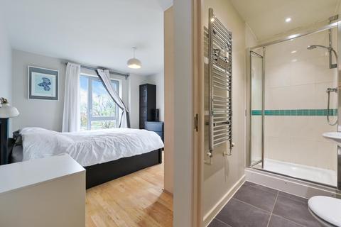 2 bedroom flat to rent, Warwick Apartments, 132 Cable Street, London, E1