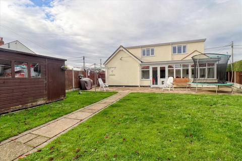 4 bedroom detached house for sale, Weeley Heath CO16