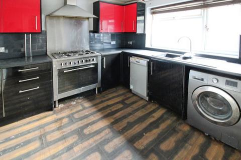 3 bedroom semi-detached house for sale, Elizabeth Drive, West Yorkshire WF10