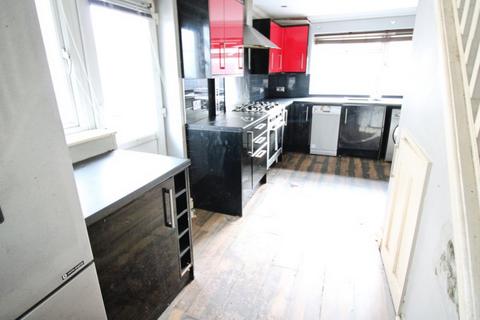 3 bedroom semi-detached house for sale, Elizabeth Drive, West Yorkshire WF10