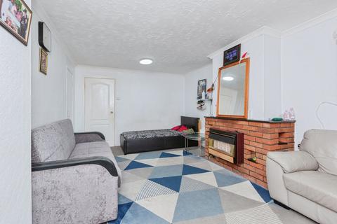 2 bedroom end of terrace house for sale, Roborough Green, Leicester LE5