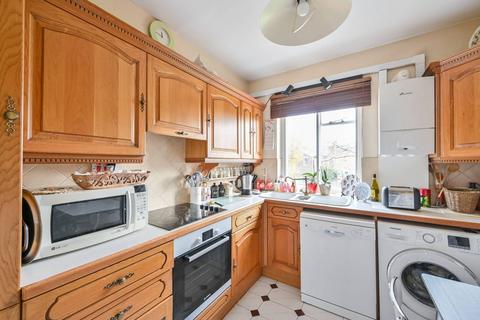 4 bedroom flat for sale, Balham Hill, Clapham South, London, SW12