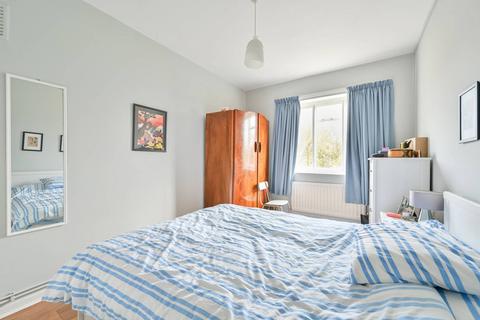 4 bedroom flat for sale, Balham Hill, Clapham South, London, SW12