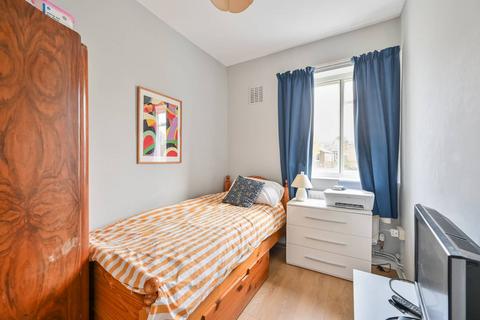 4 bedroom flat for sale, Balham Hill, Clapham South, London, SW12