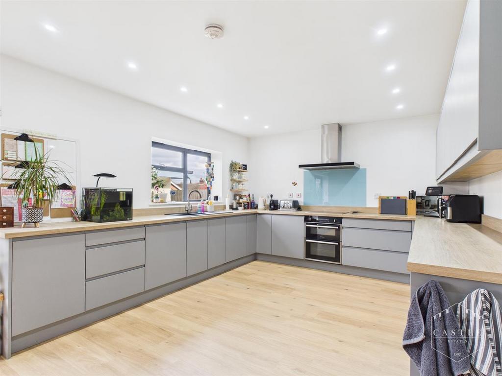 Dining kitchen