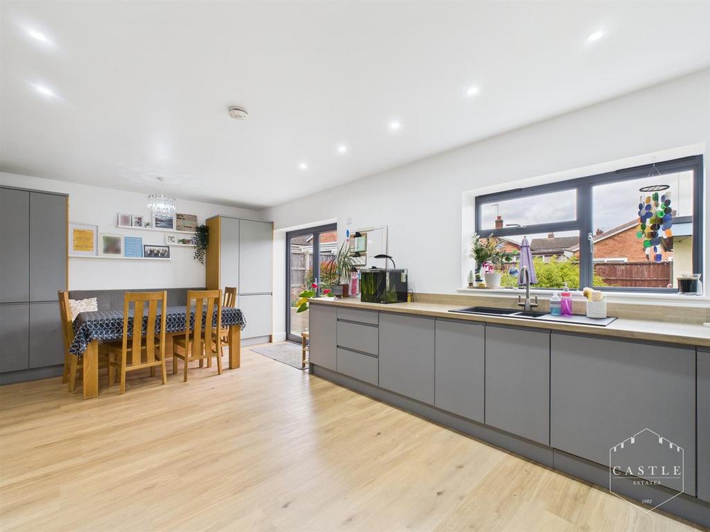 Dining kitchen