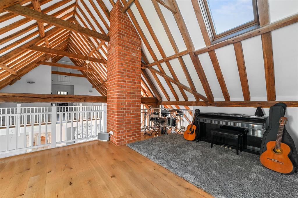 Mezzanine/Snug