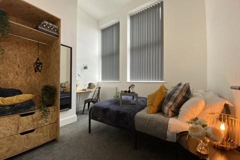 3 bedroom flat to rent, Holmes Street, L8 ORH,