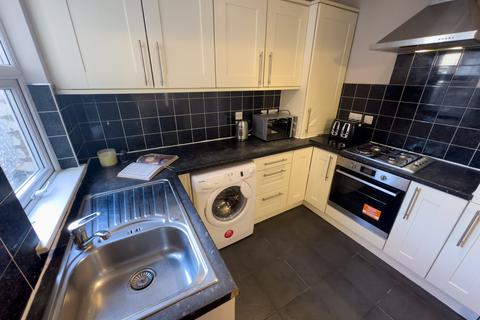 4 bedroom terraced house to rent, Empress Road, L7 8SE,