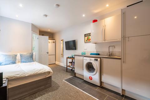 undefined, West Parade, Lincoln, LN1 1QL 26/27 Academic Year
