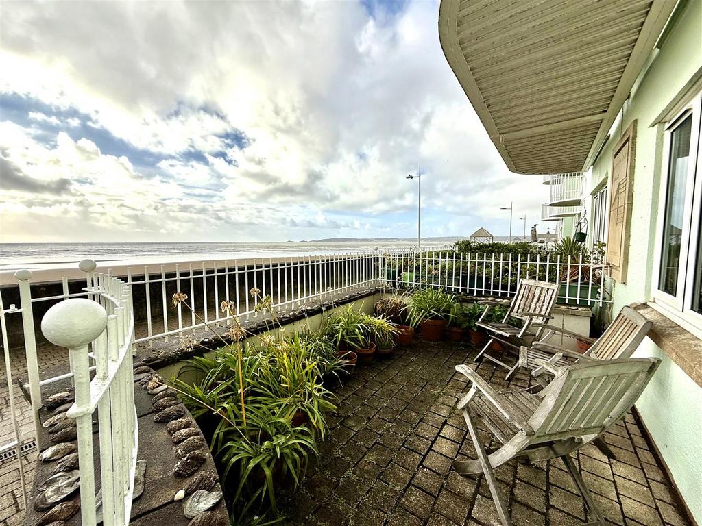 TERRACE.jpg