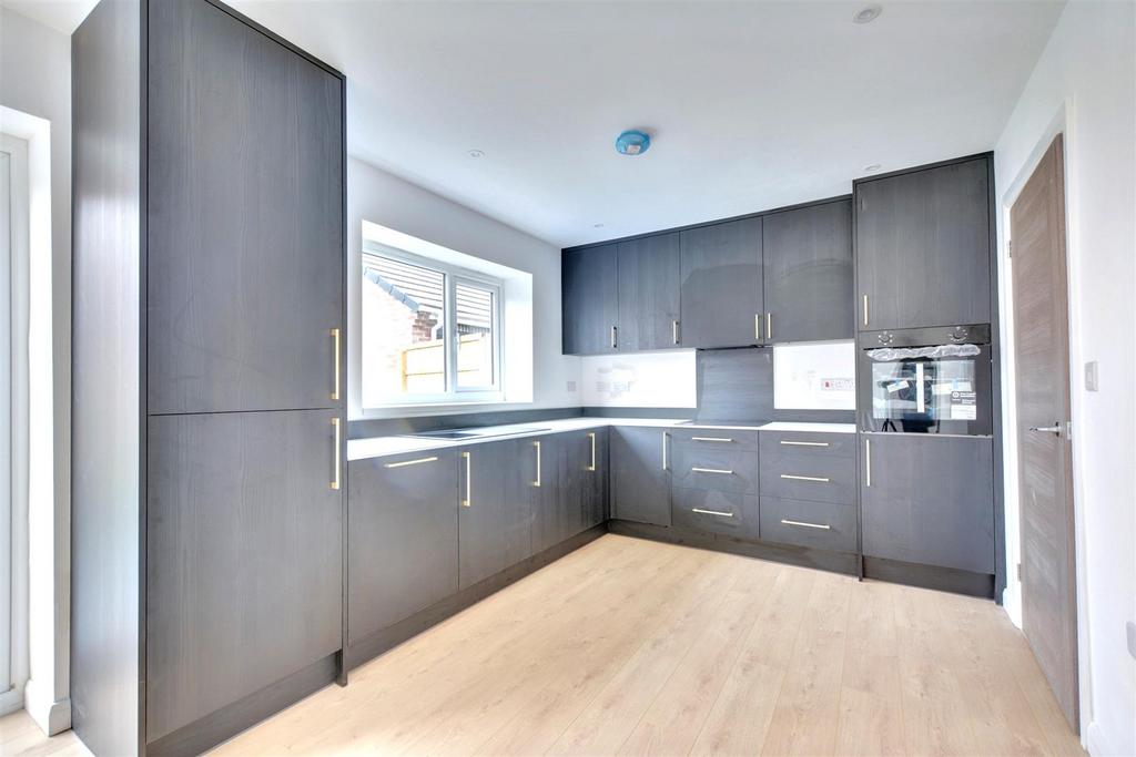 Kitchen 1.jpeg