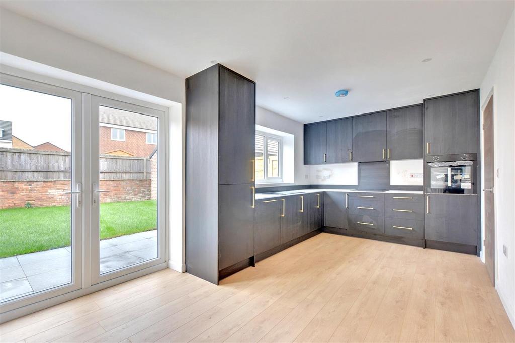 Kitchen 2.jpeg