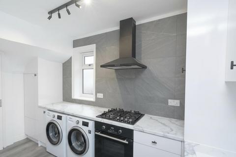 4 bedroom semi-detached house for sale, Lea Farm Grove, Leeds LS5
