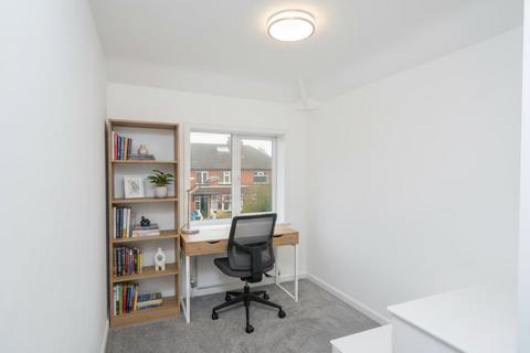 4 bedroom semi-detached house for sale, Lea Farm Grove, Leeds LS5