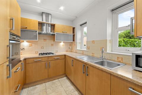 2 bedroom apartment for sale, Apartment With Patio & Garden Access, Roselands, Harboro Road, Sale