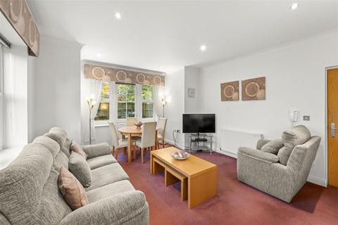 2 bedroom apartment for sale, Apartment With Patio & Garden Access, Roselands, Harboro Road, Sale