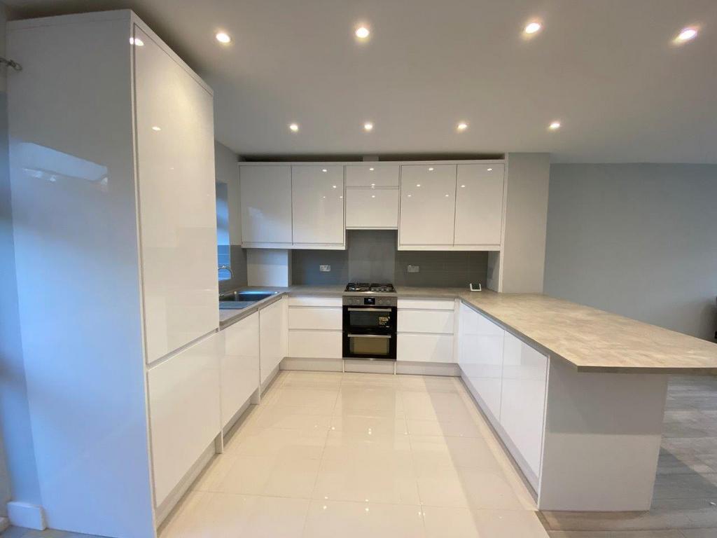Kitchen 2.jpg