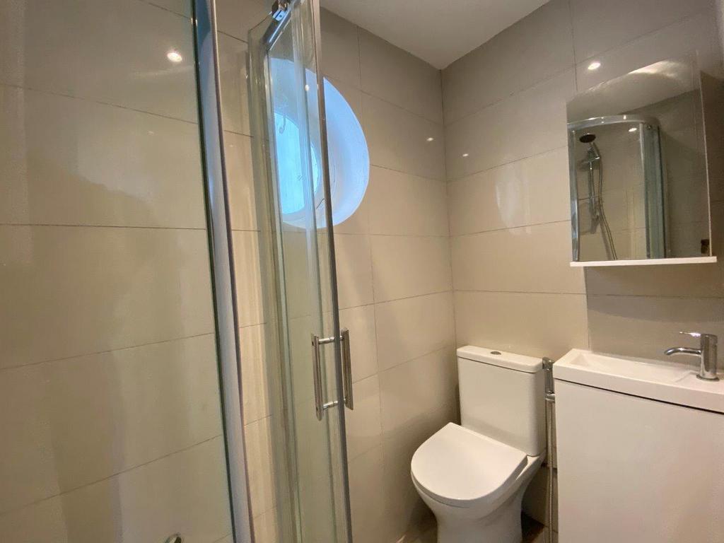 2nd bathroom.jpg