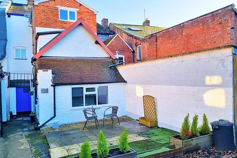 2 bedroom flat to rent, South Street, Leominster