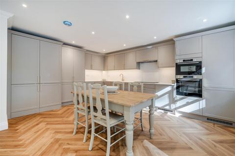 3 bedroom detached house for sale, Aldershot Road, Fleet GU52
