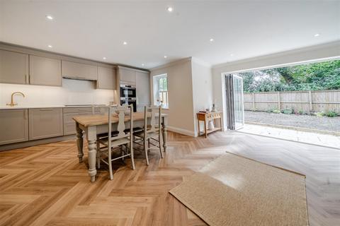 3 bedroom detached house for sale, Aldershot Road, Fleet GU52