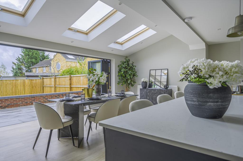 Kitchen Diner and Garden - Ewe Move Swindon South
