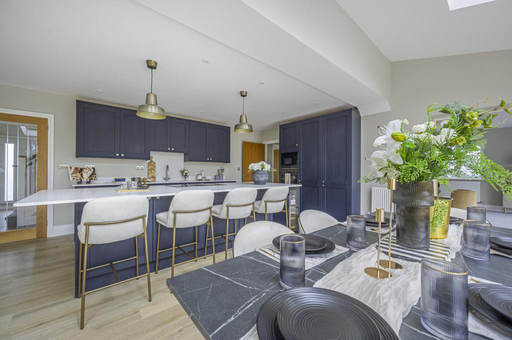 Kitchen Diner - Ewe Move Swindon South