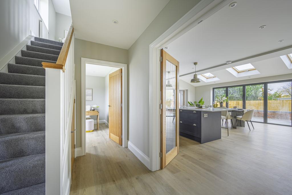 Entrance Hall - Ewe Move Swindon South