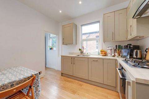 3 bedroom flat to rent, Ealing Park Gardens, London W5