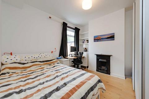 3 bedroom flat to rent, Ealing Park Gardens, London W5