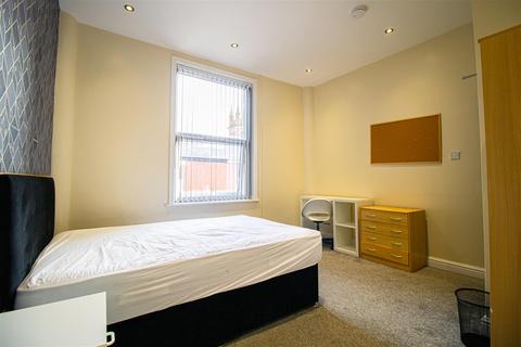 undefined, Spacious Double Room to Let on Villiers Street, Preston