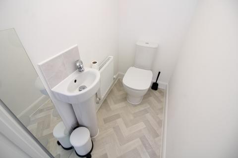 3 bedroom semi-detached house to rent, Castle Hill, Swanscombe DA10
