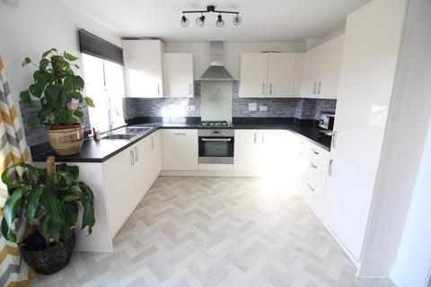 3 bedroom semi-detached house to rent, Castle Hill, Swanscombe DA10