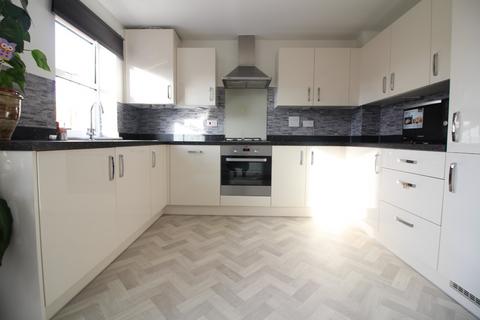 3 bedroom semi-detached house to rent, Castle Hill, Swanscombe DA10