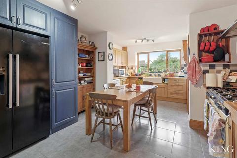 2a Holt Road, Studley, B80 7NX