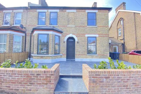 2 bedroom flat to rent, Selby Road, Penge, SE20