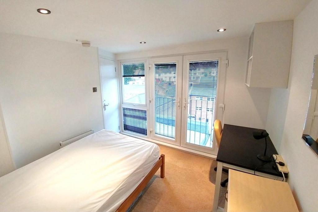 Bedroom 5 (b).jpg